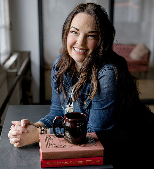 BioPhoto AndriaHenry 500x550px